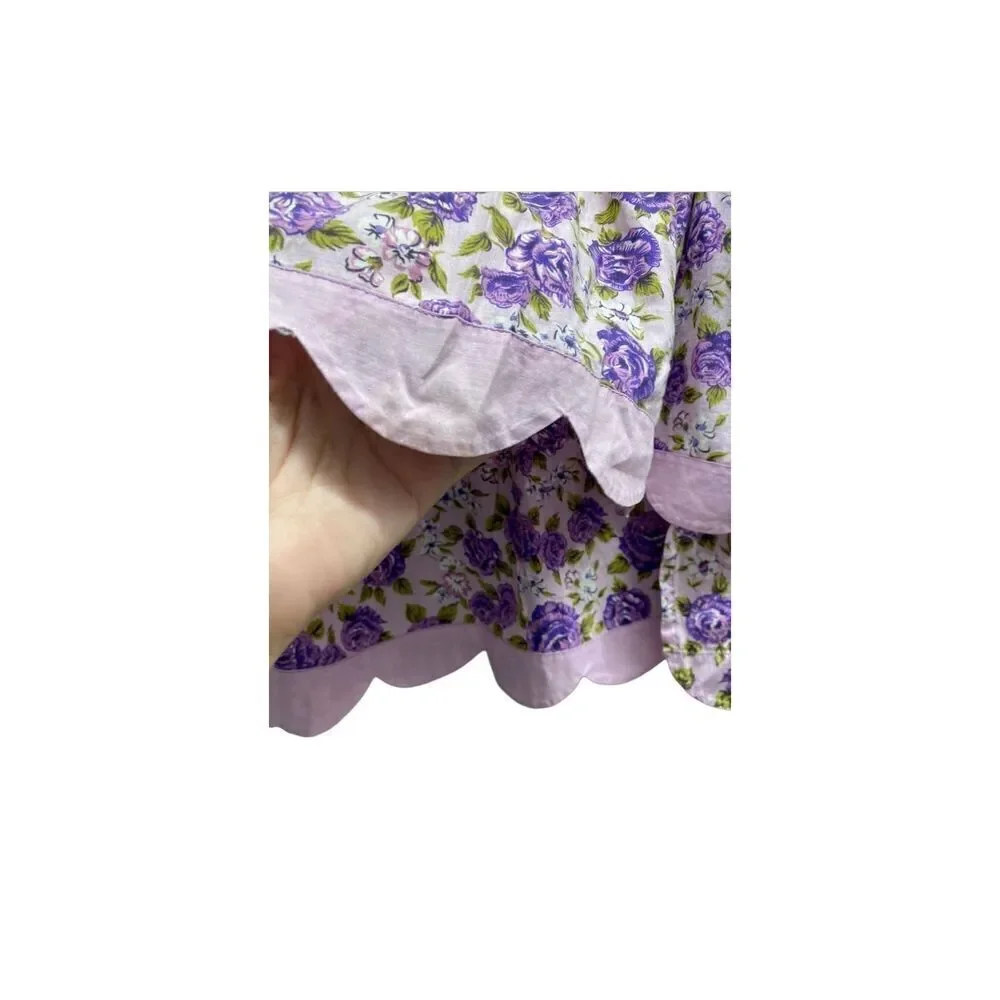 Vintage women’s floral, two tiered apron with heart pocket size, small/medium